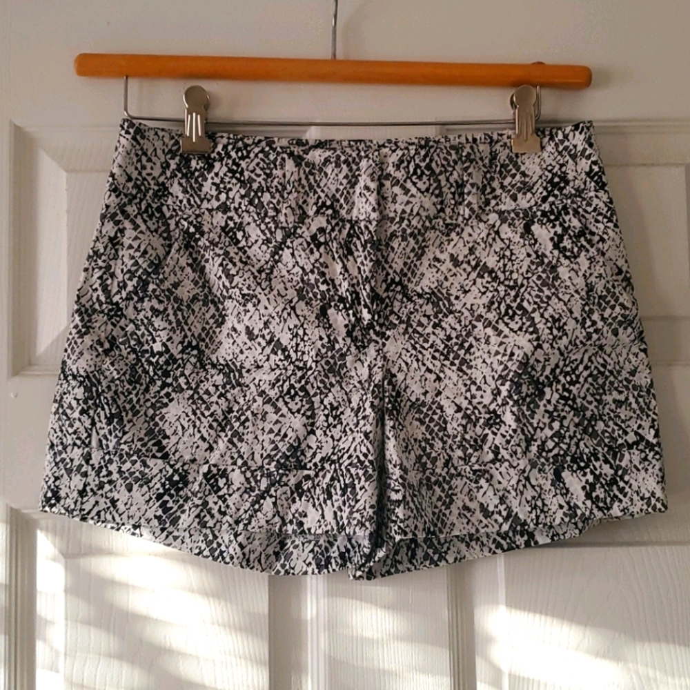 7th Avenue New York & Company Patterned Shorts